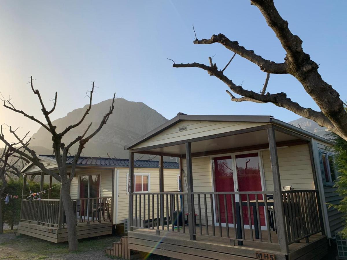 Camping Oliana Exteriér fotografie