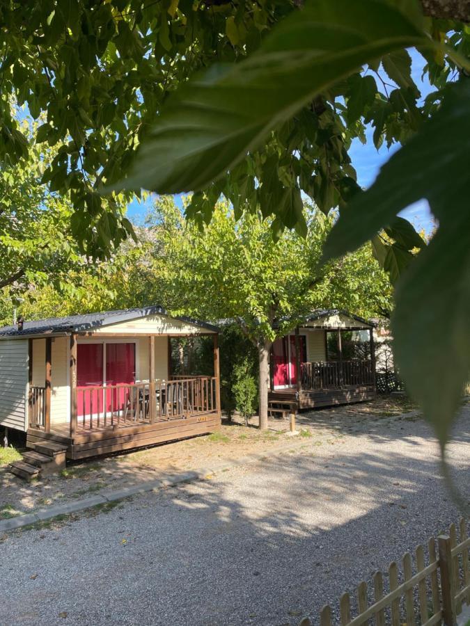 Camping Oliana Exteriér fotografie
