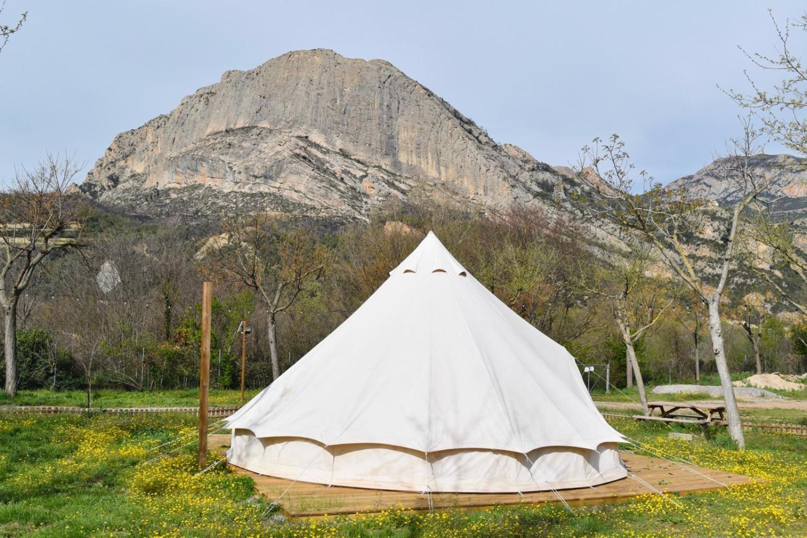 Camping Oliana Exteriér fotografie